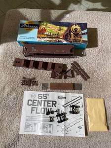 lot 44806 image: Santa Fe HO grain car kit