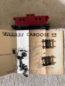 lot 44817 image: HO Varney caboose
