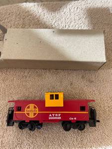 lot 44819 image: Santa Fe caboose HO