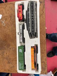 lot 44826 image: HO train set