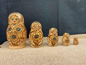 lot 44856 image: nesting dolls