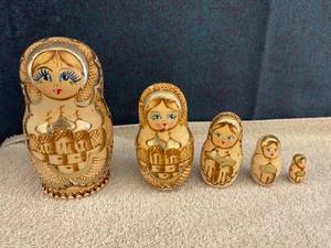 lot 44857 image: nesting dolls
