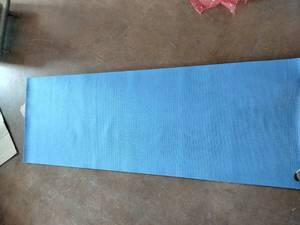 lot 240 image: exercise mat - 68� 24 inches