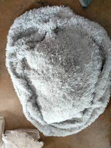 lot 246 image: dog bed , 47