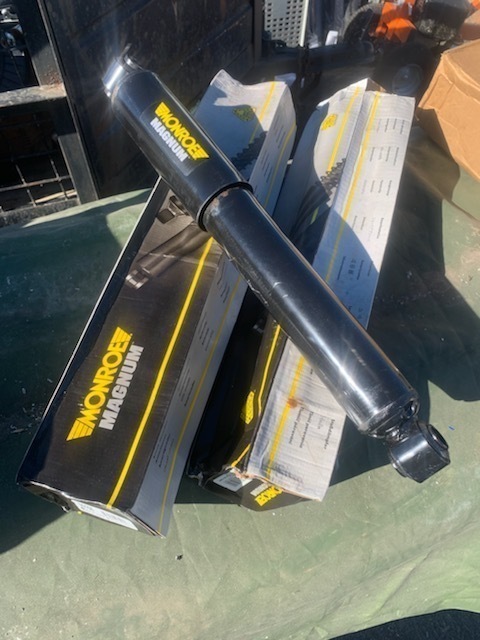 lot 133 image: 2 Monroe Magnum Shock Absorbers
