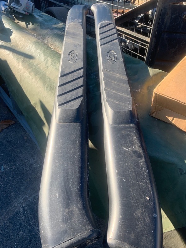 lot 137 image: 5ft Truck Side Rail Steps