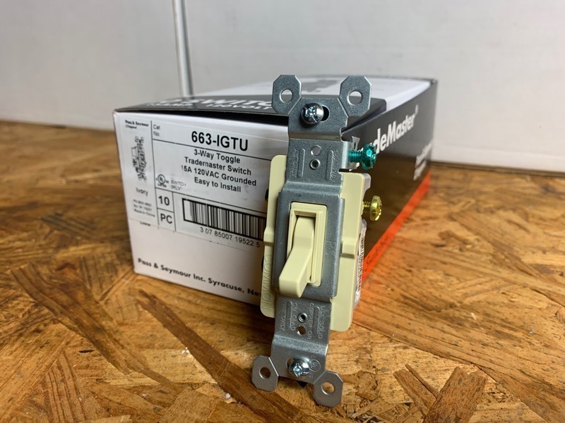 lot 147 image: New Box of 10 3-Way Toggle TradeMaster Switches