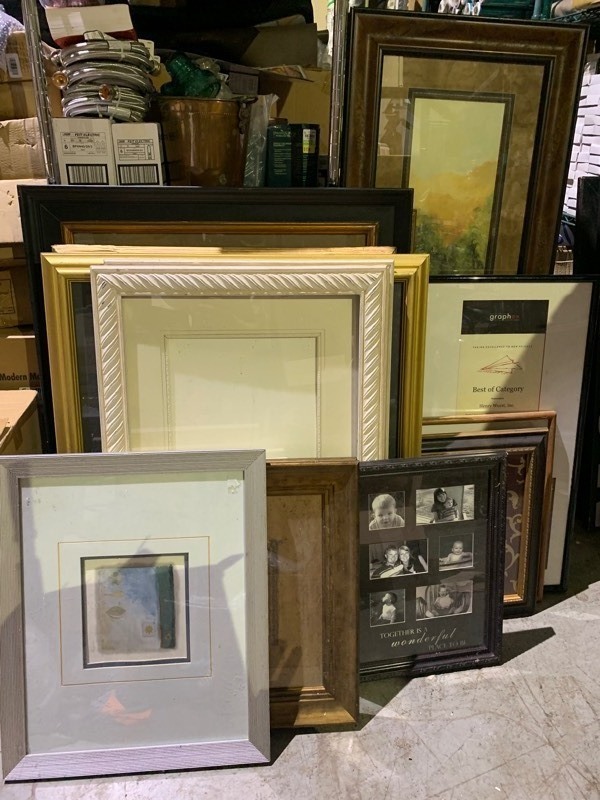 lot 174 image: Miscellaneous 20pcs Variety Frame Bundle