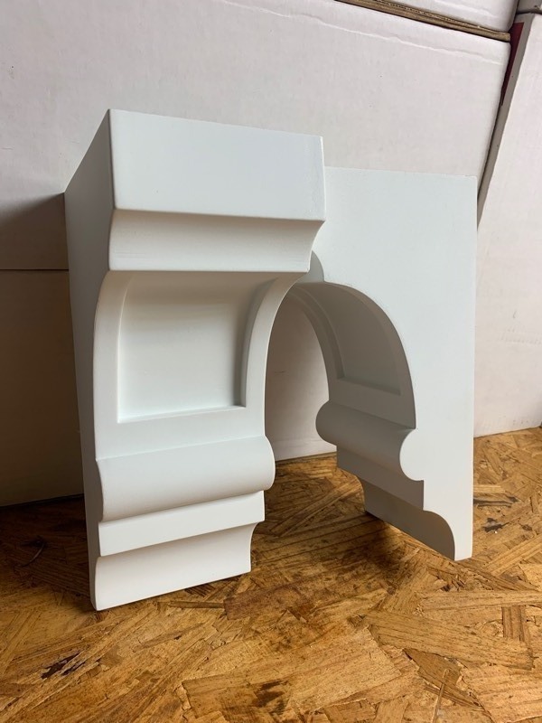lot 306 image: 4 New Decorative Elegant White Bracket  Recessed Pieces 4x5x10