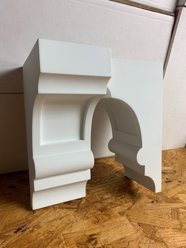 lot 309 image: 4 New Decorative Elegant White Bracket  Recessed Pieces 4x5x10