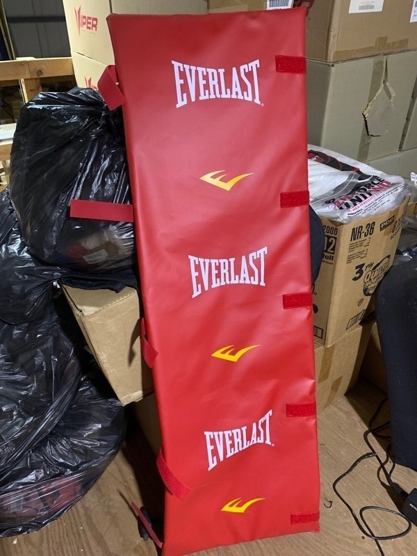 lot 313 image: Never Been Used Everlast Boxing Padded Pole Protector Training Pad  2x5