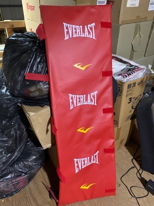 lot 314 image: Never Been Used Everlast Boxing Padded Pole Protector Training Pad  2x5