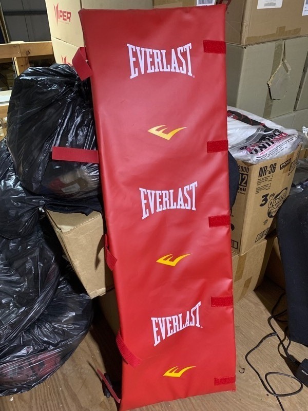 lot 315 image: Never Been Used Everlast Boxing Padded Pole Protector Training Pad  2x5