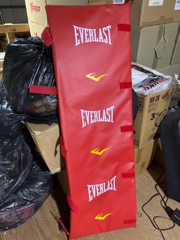 lot 316 image: Never Been Used Everlast Boxing Padded Pole Protector Training Pad  2x5