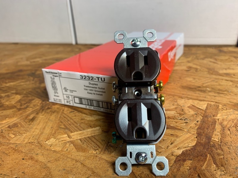 lot 341 image: New Box of 10pc Pass & Seymour Trademaster Duplex Outlets