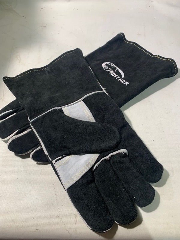 lot 82 image: New Pair of Large Industrial Thick Panther Welding Gloves
