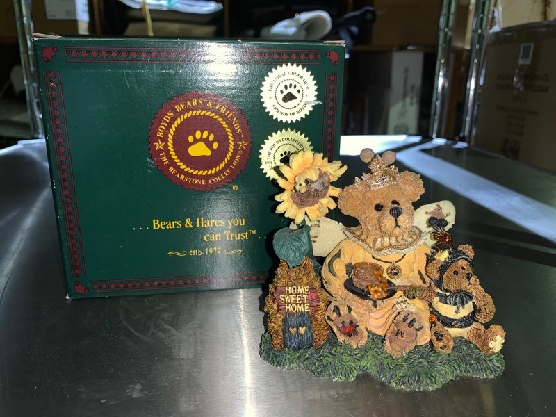 lot 95 image: New Vintage Collectable Boyds Bears & Friends Bearstone Collection Home Sweet Home