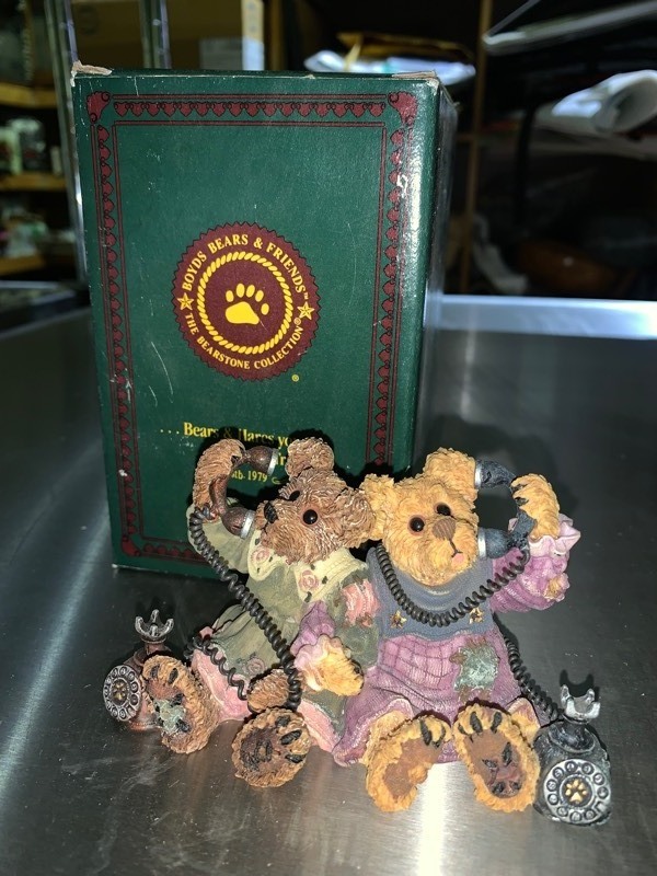 lot 96 image: New Vintage Collectable Boyds Bears & Friends Bearstone Collection Hello, Telephone