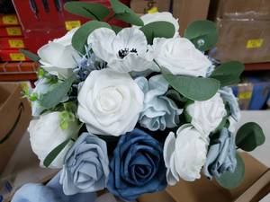 lot 2188 image: Blue and White Flower Bouquet