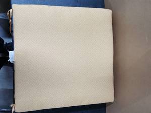 lot 6087 image: Arden Selection 24x24 Yellow And White Outdoor Cushion