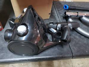 lot 7898 image: Unknown Brand Floor Vaccum