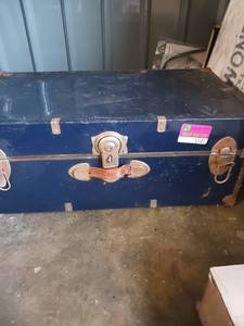 lot 5171 image: Chest of Miscellaneous Treasures ( Box wont open, surprises inside)