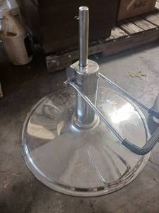 lot 5200 image: Chair Hydrolic Lift