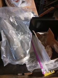 lot 5214 image: Box of Miscellaneous Items