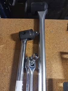lot 32445 image: Lot of 3 different sized breaker bars