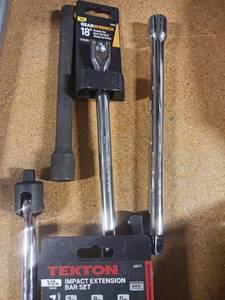 lot 32446 image: Lot of breaker bars and extensions