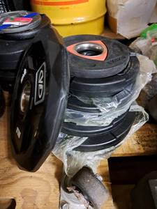 lot 5225 image: (6) Rubber Weights - Assortment of Sizes