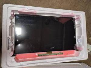 lot 5242 image: LCD Screen (3) 32 inch