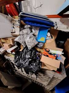 lot 5273 image: Amazon like Pallet full of housewares, home goods, consumer items