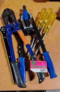 lot 5095 image: Lot of Assorted Hand Tools ( Wire Cutters, Extended Handle Screwdrivers)