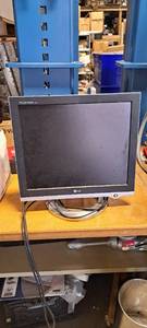 lot 32475 image: LG 17 Monitor