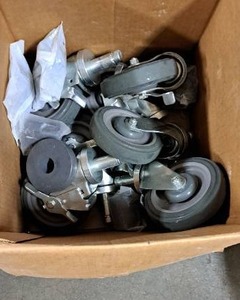 lot 5412 image: A Lot of Metro Rack Casters