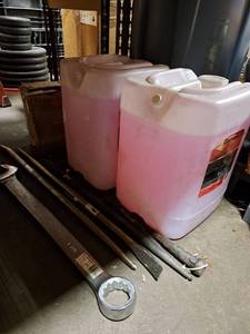 lot 5444 image: Lot of Trailer Wrench and Mothers Professional Deatilers