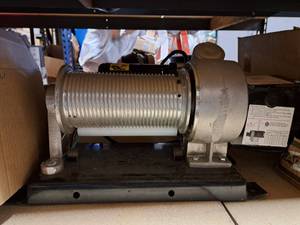 lot 5461 image: Gymnasium Basketball Motor Winch LynRus Motor A4P17DC44B
