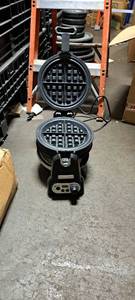 lot 5466 image: Kitchen Aid Pro Line WaffleMaker