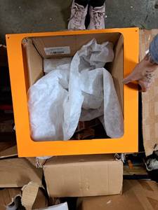 lot 7017 image: Orange Lab Enclosure