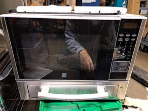 lot 7044 image: Kenmore Microwave