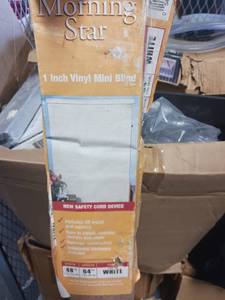 lot 5340 image: Lot of Vinyl mini blind, strip door kit for walk in coolers and freezers