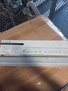 lot 5359 image: Lot of 2 sets of lighting