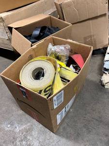lot 4002 image: box of strapping ratchet straps, tie downs