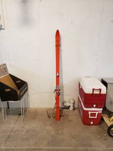 lot 8678 image: pair Yamaha novice skiis