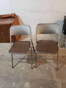 lot 8689 image: pair samsonite folding chairs