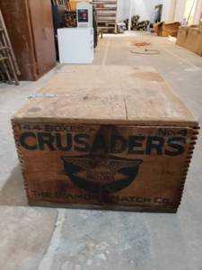 lot 8696 image: old crusaders matches box