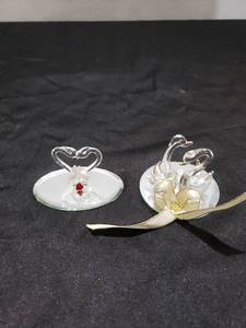 lot 8713 image: pair Crystal swan figurines