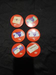 lot 8714 image: lot of old Kleenex button pins