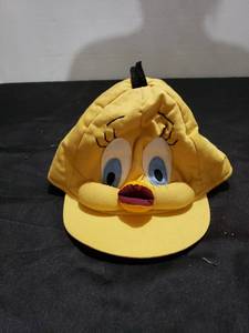 lot 8741 image: tweety bird hat